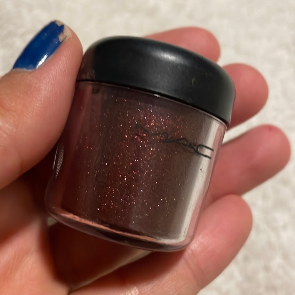 Mac bucket Blackened Red Velvet